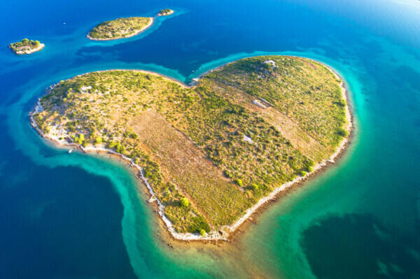 Offers up to -40% OFF, Book the Charter of your dreams before it's gone
