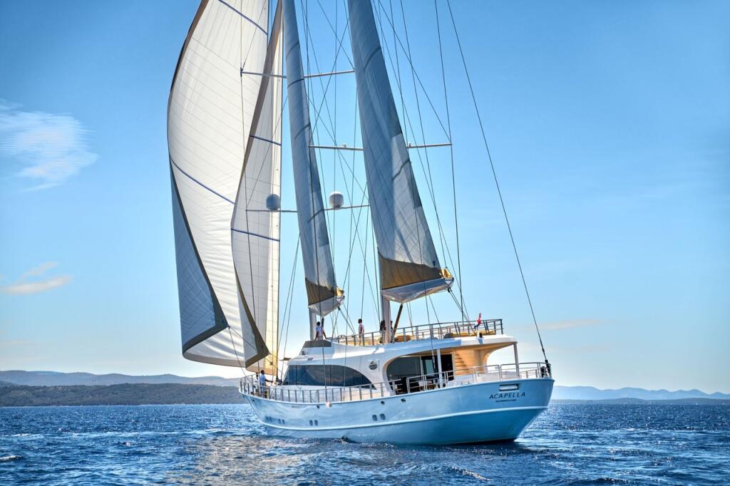 Motorsailer 