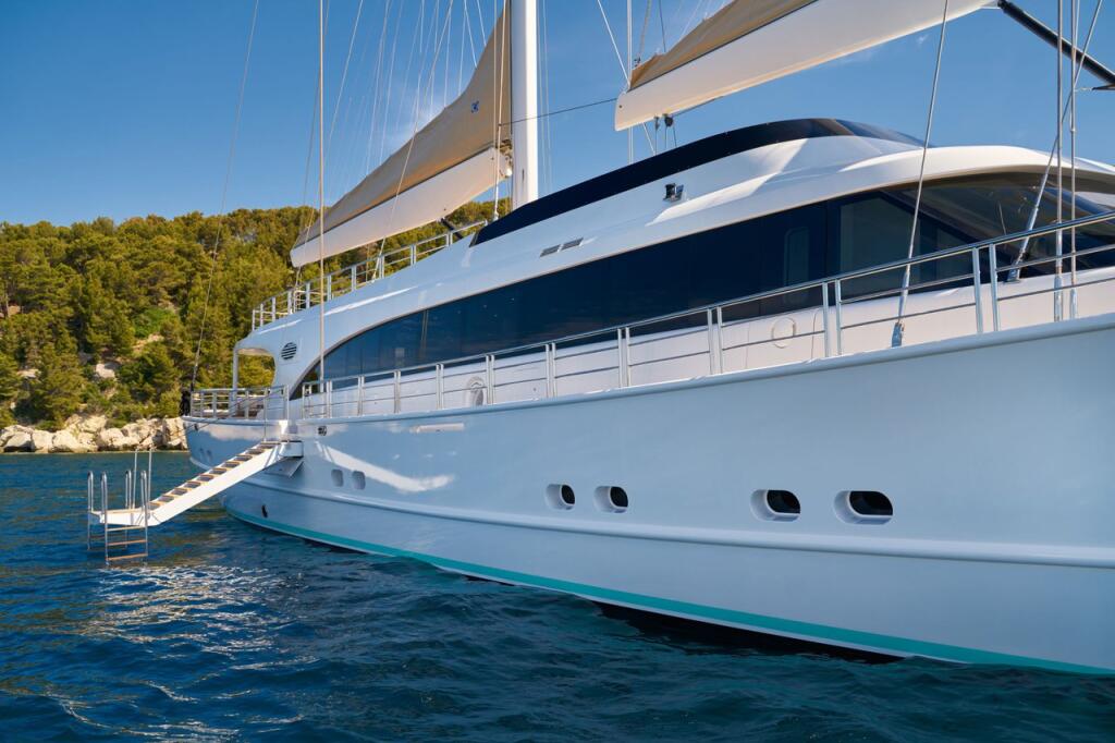 Motorsailer 