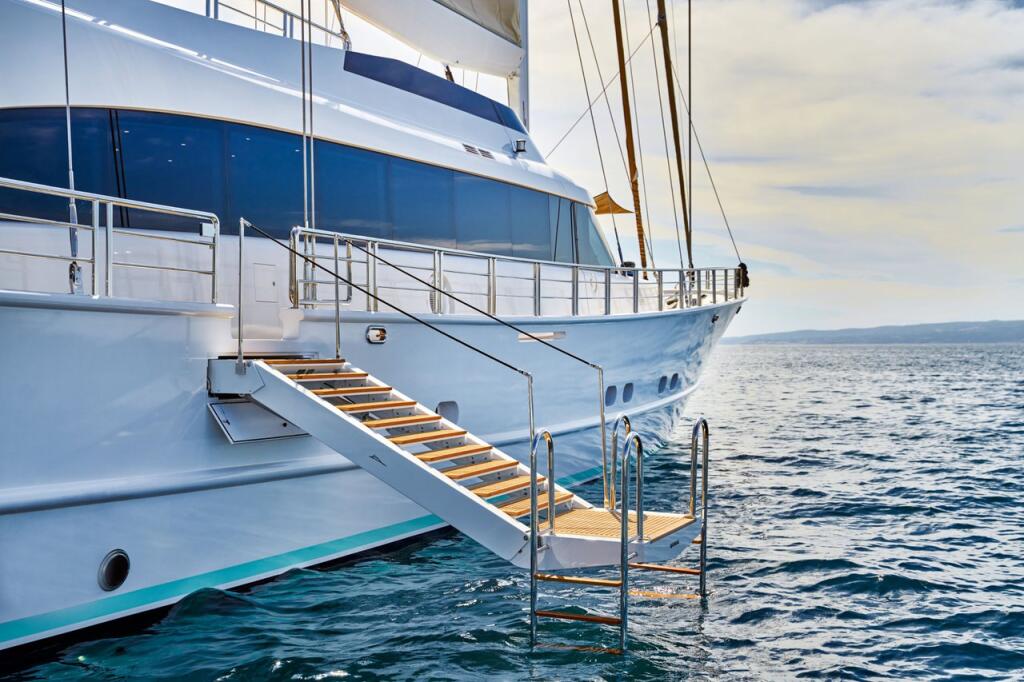 Motorsailer 