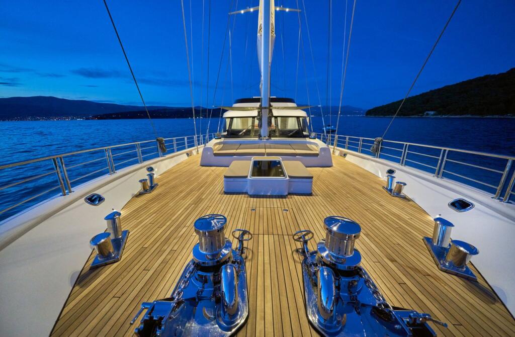 Motorsailer 