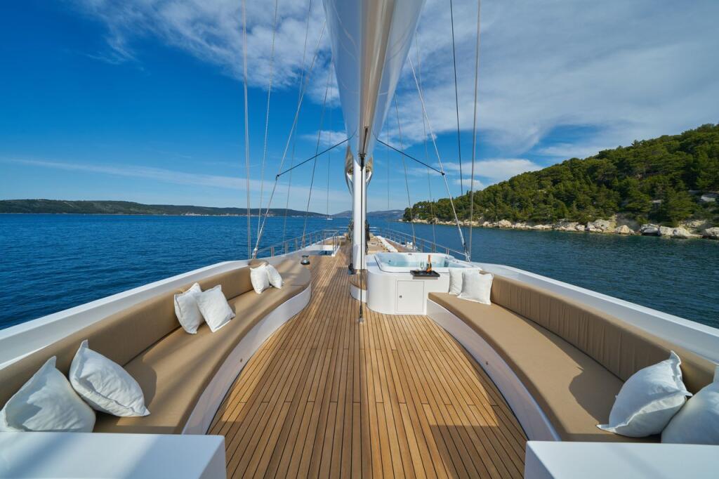 Motorsailer 