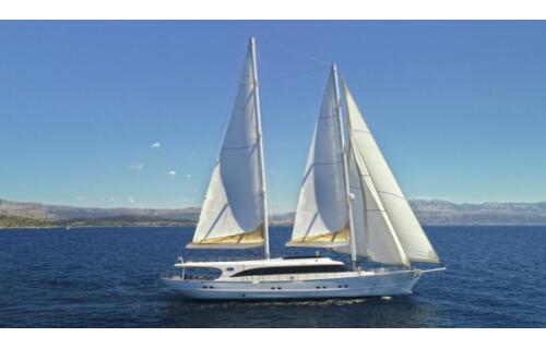 Motorsailer 