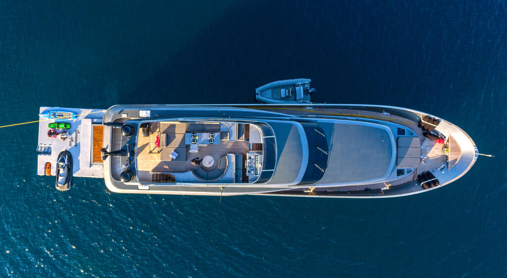 Motor yacht 