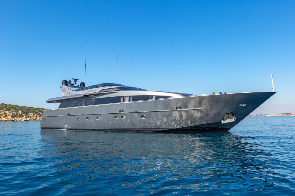 Motor yacht 