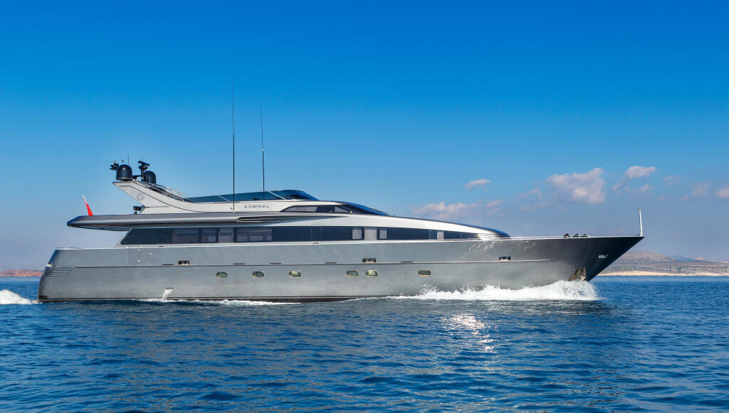 Motor yacht 