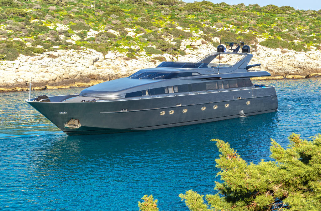 Motor yacht 