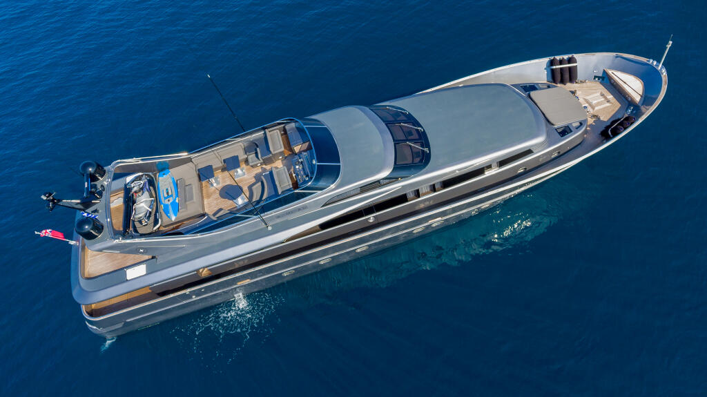 Motor yacht 