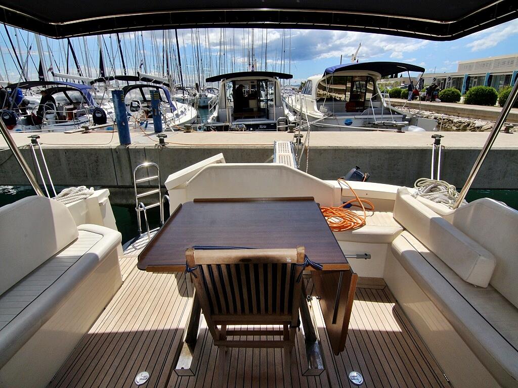 Motor yacht 