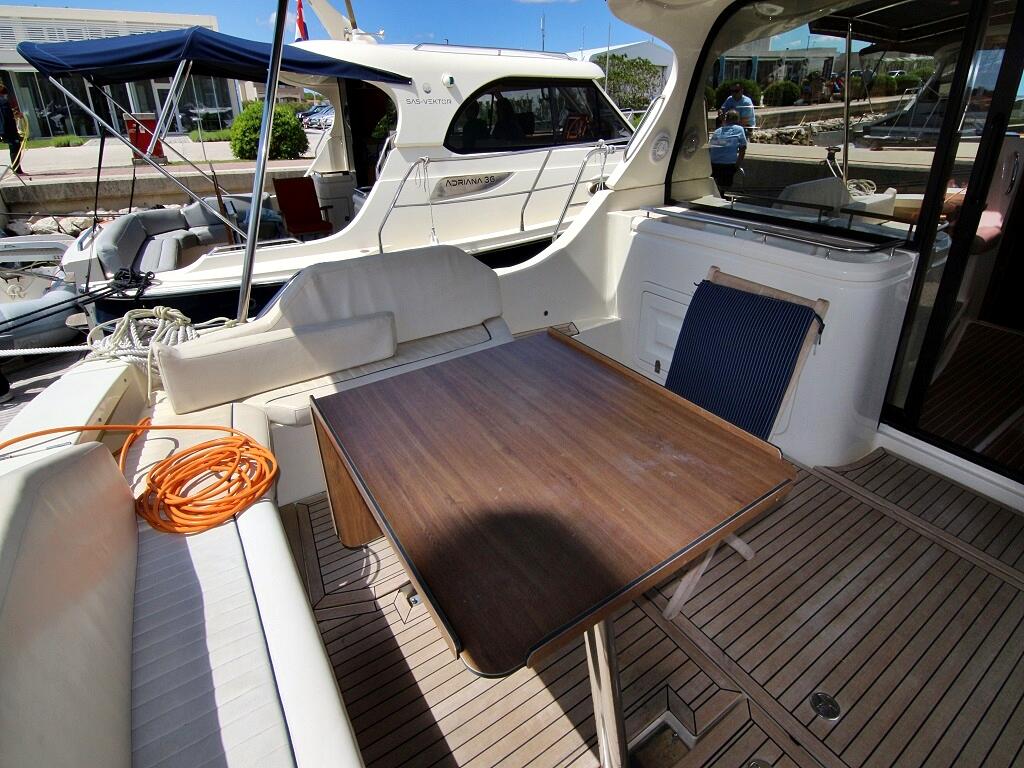 Motor yacht 