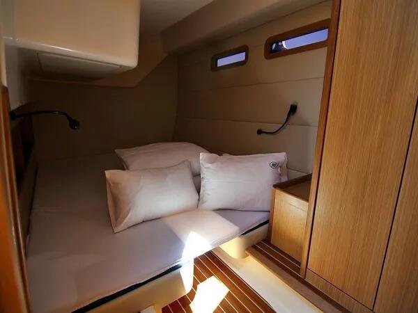 Motor yacht 
