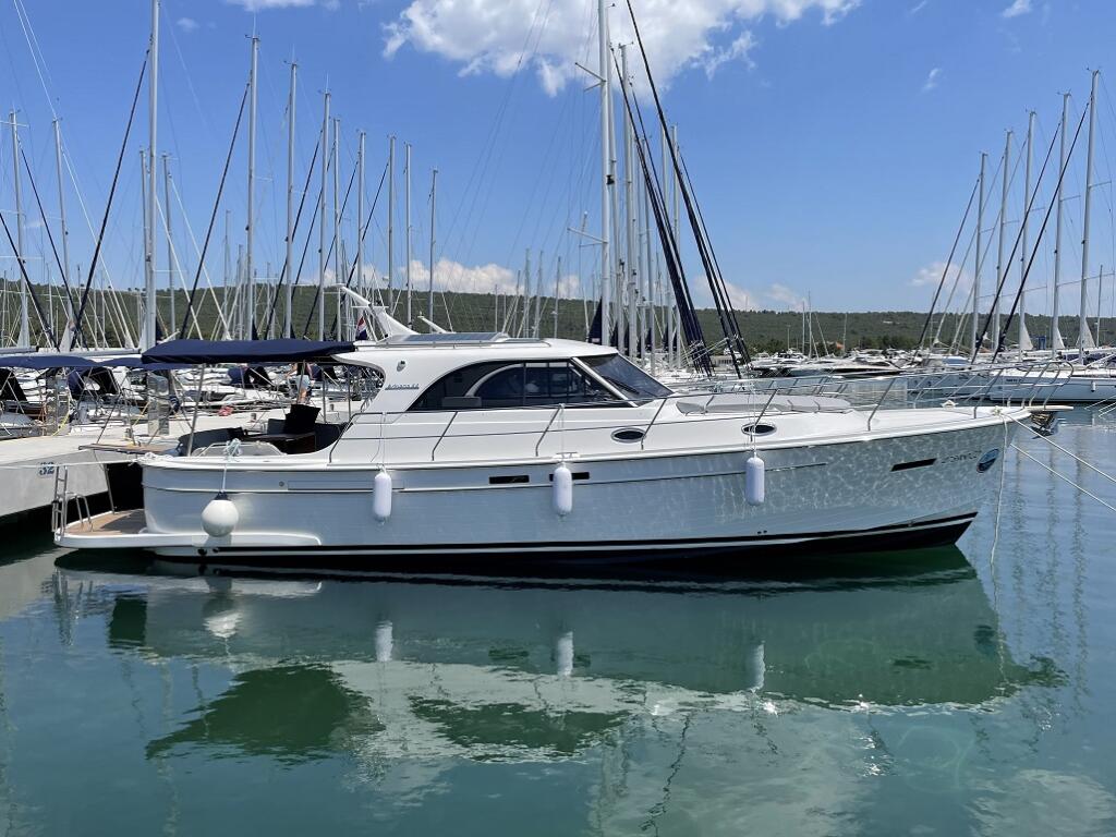 Motoryacht 
