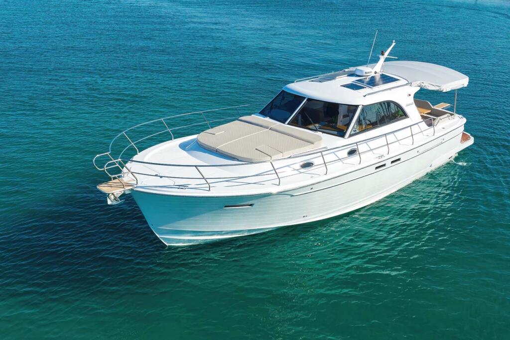 Motor yacht 