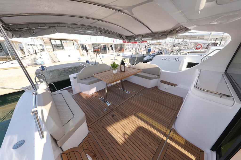 Motor yacht 