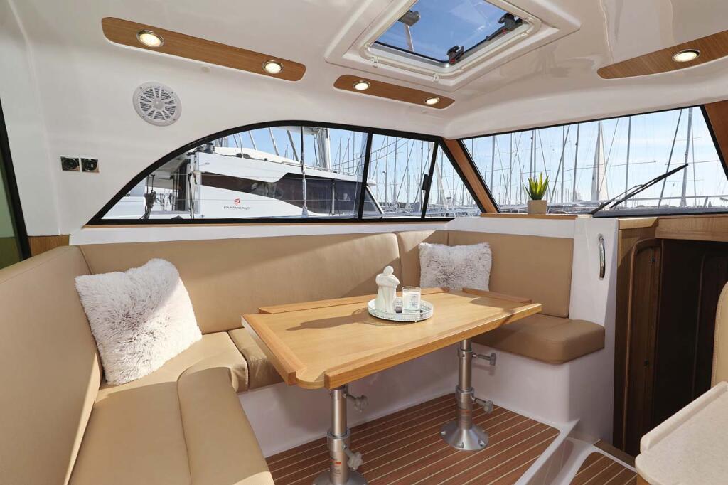 Motor yacht 