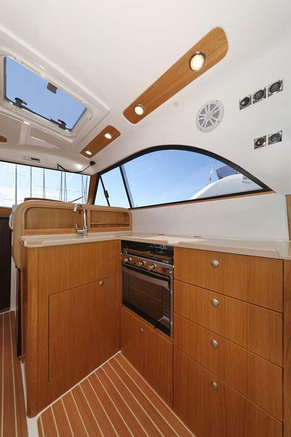 Motor yacht 