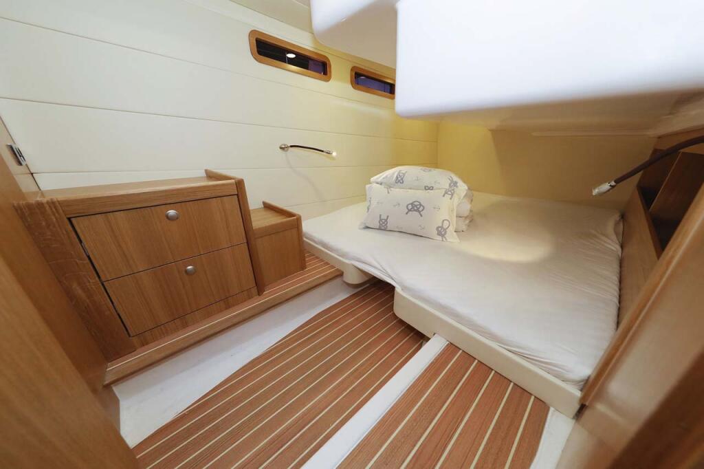 Motor yacht 