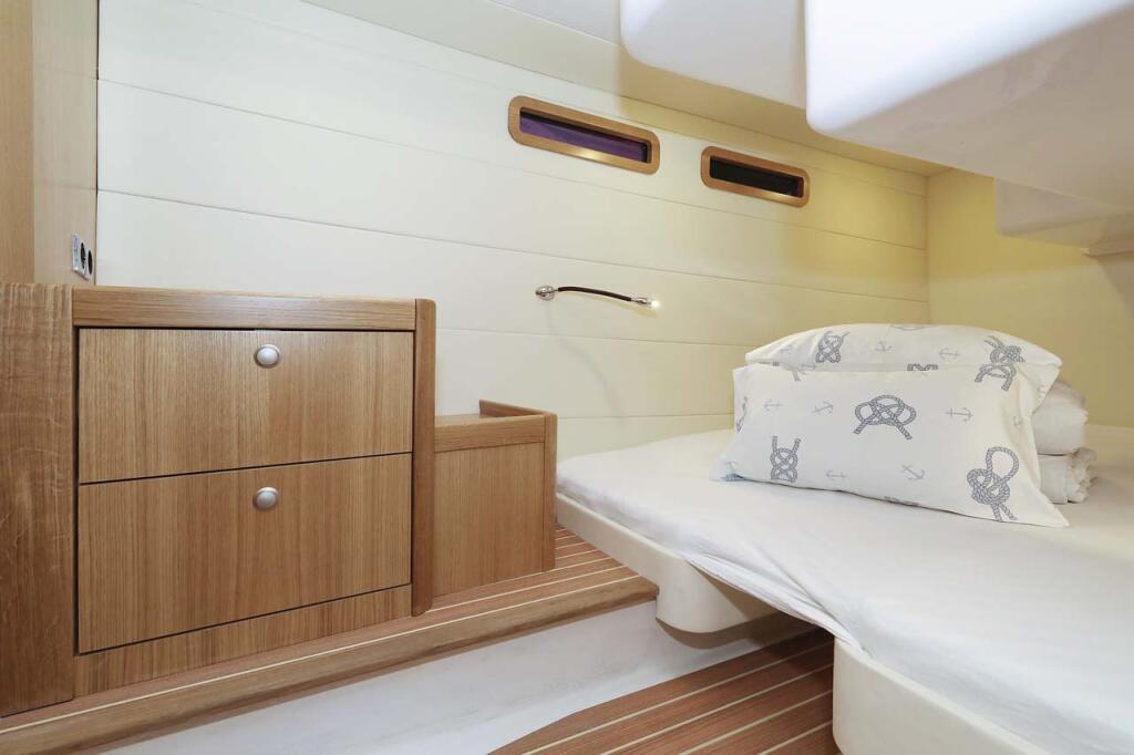 Motor yacht 