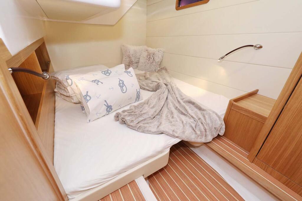 Motor yacht 