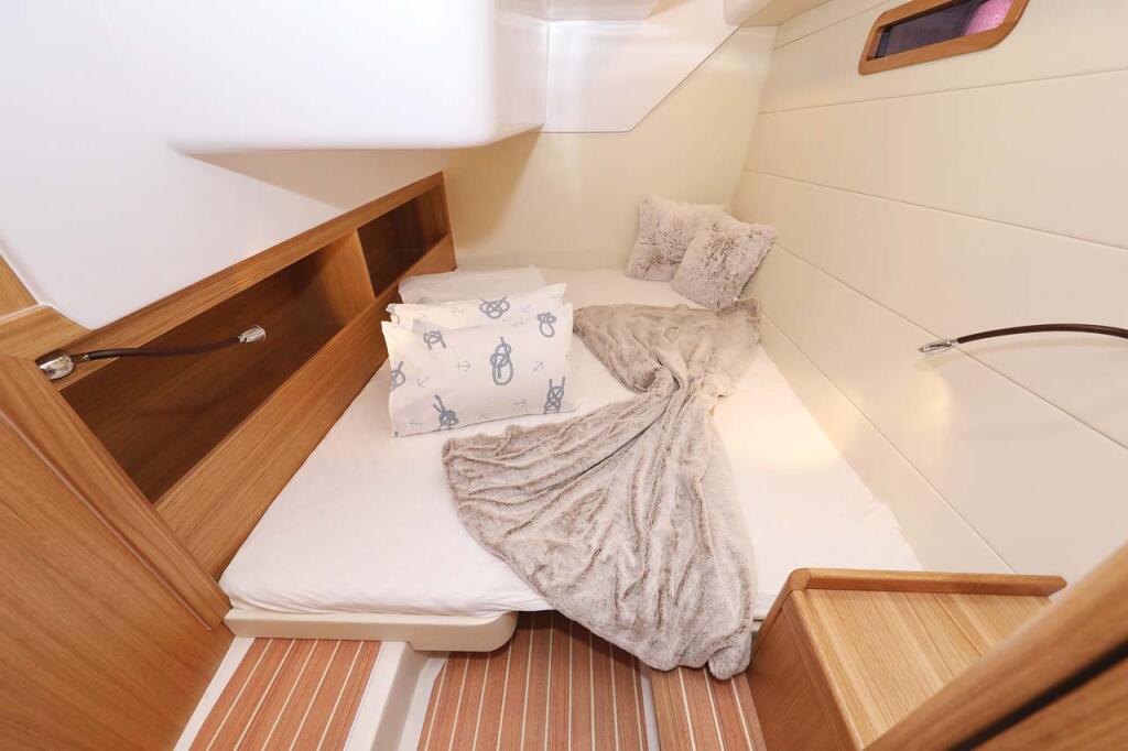 Motor yacht 