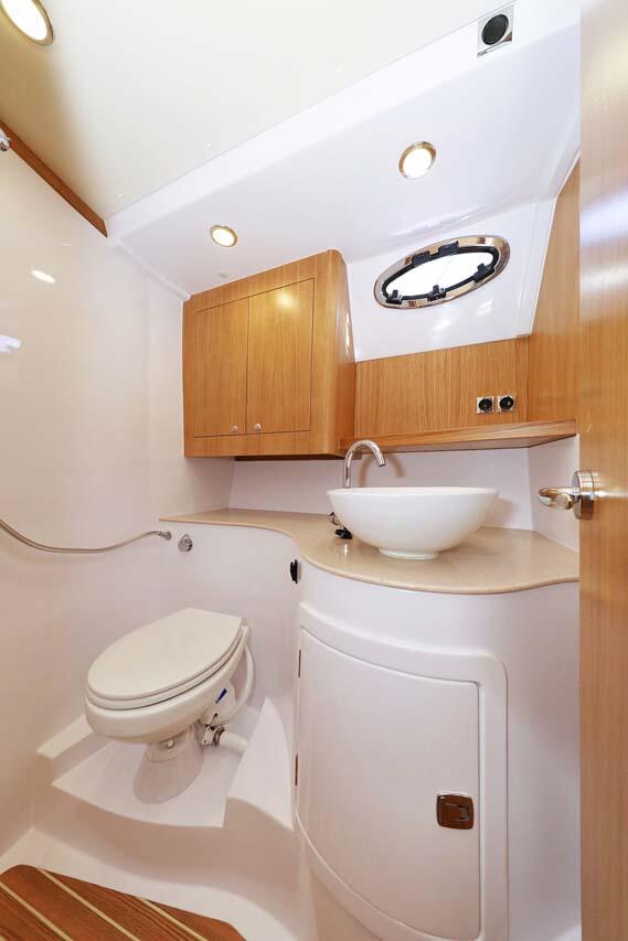 Motor yacht 