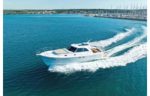 Motor yacht 