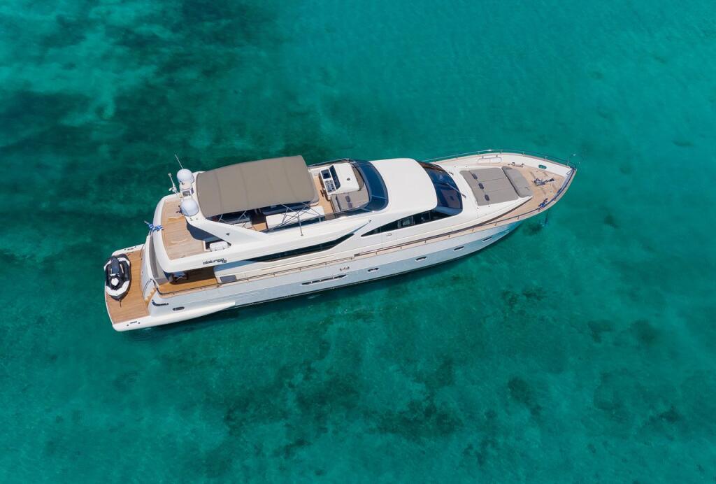 Luxus-Motoryacht 