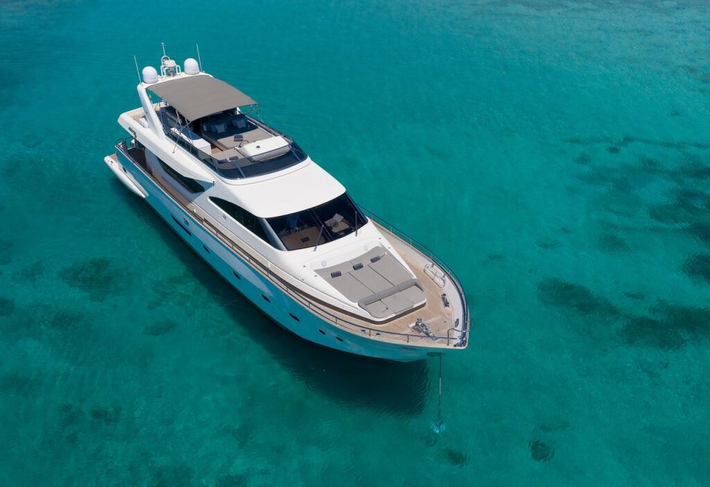 Luxus-Motoryacht 