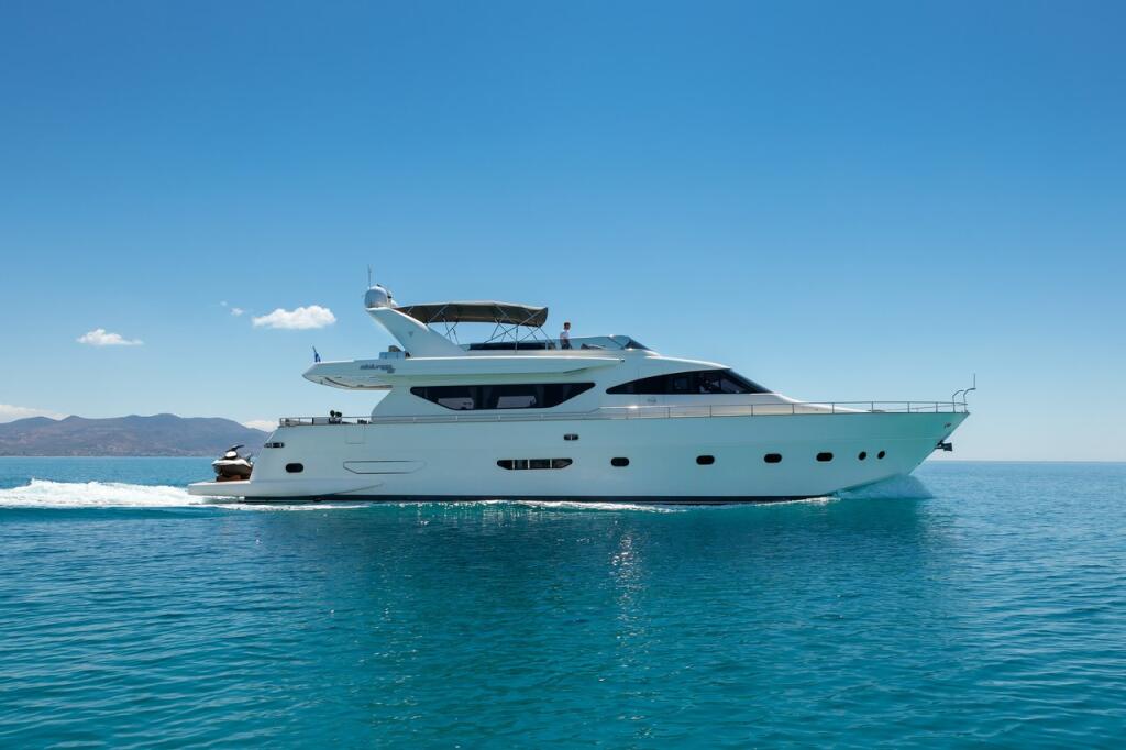 Luxus-Motoryacht 