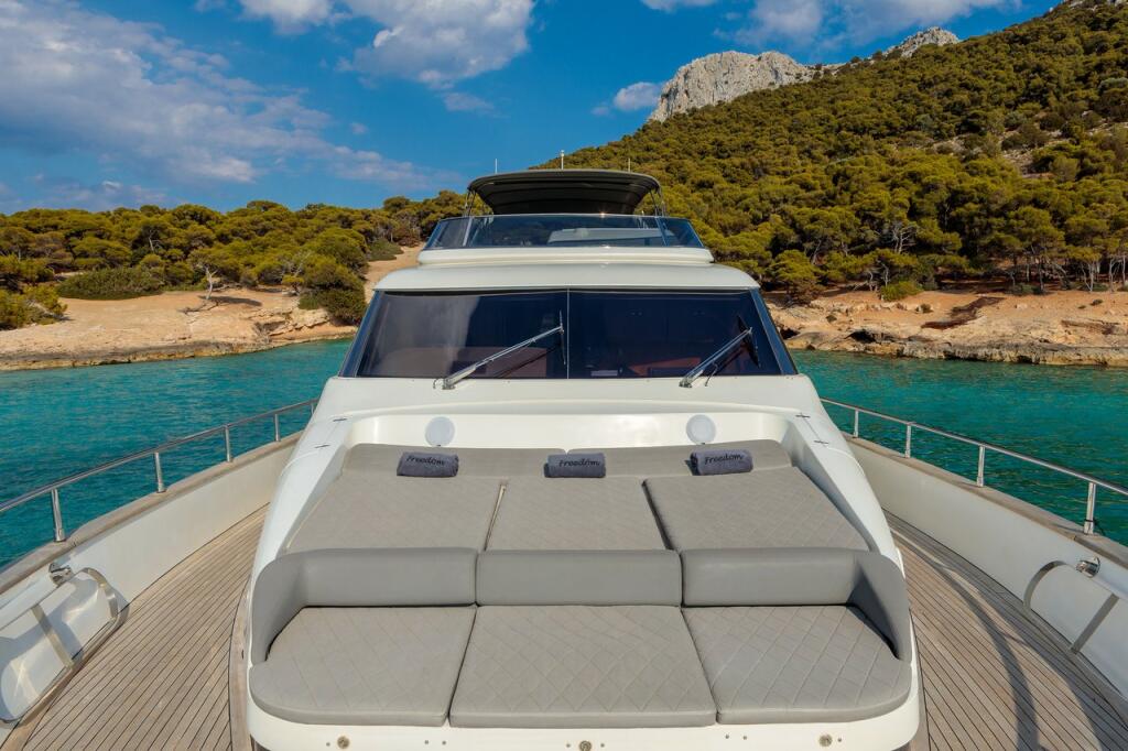 Luxus-Motoryacht 