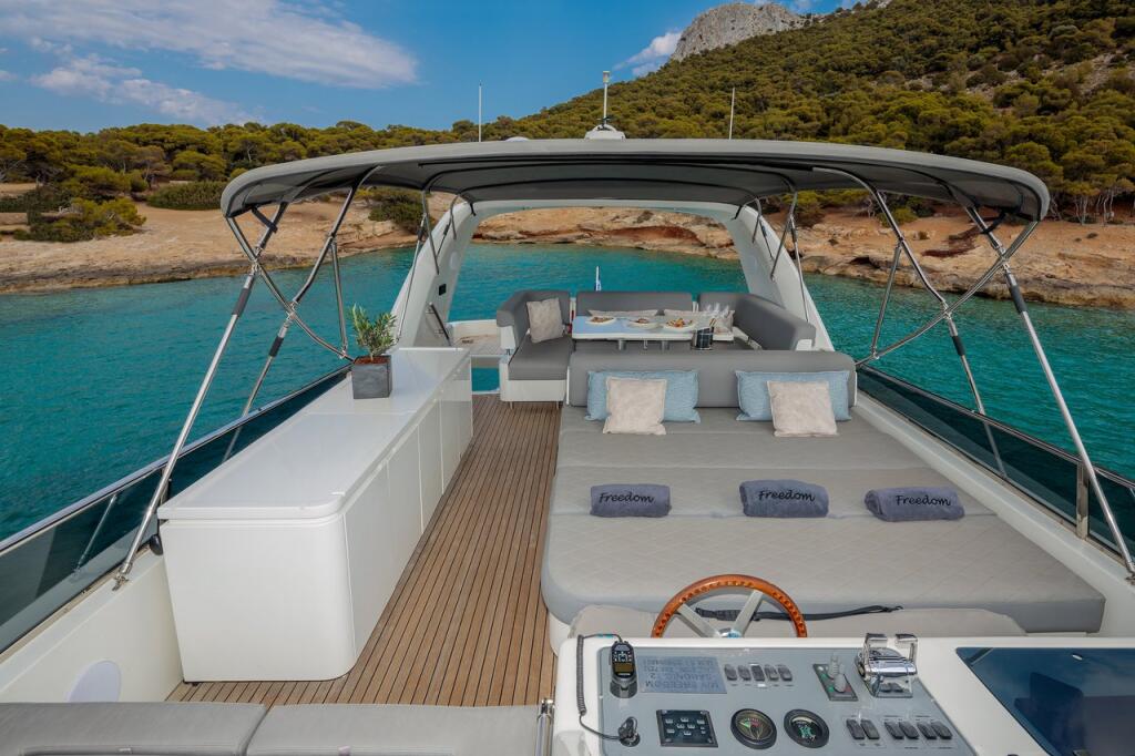 Luxus-Motoryacht 