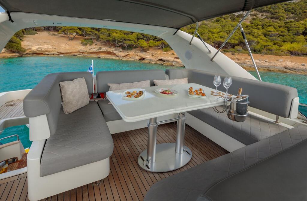 Luxus-Motoryacht 
