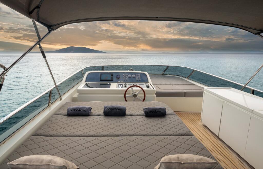 Luxus-Motoryacht 