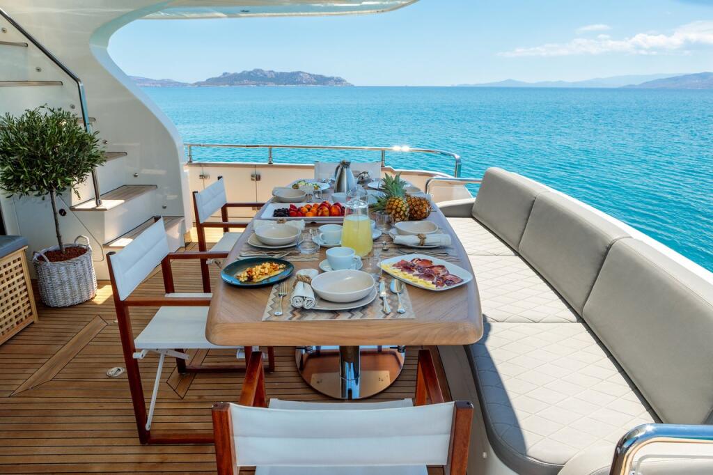 Luxus-Motoryacht 