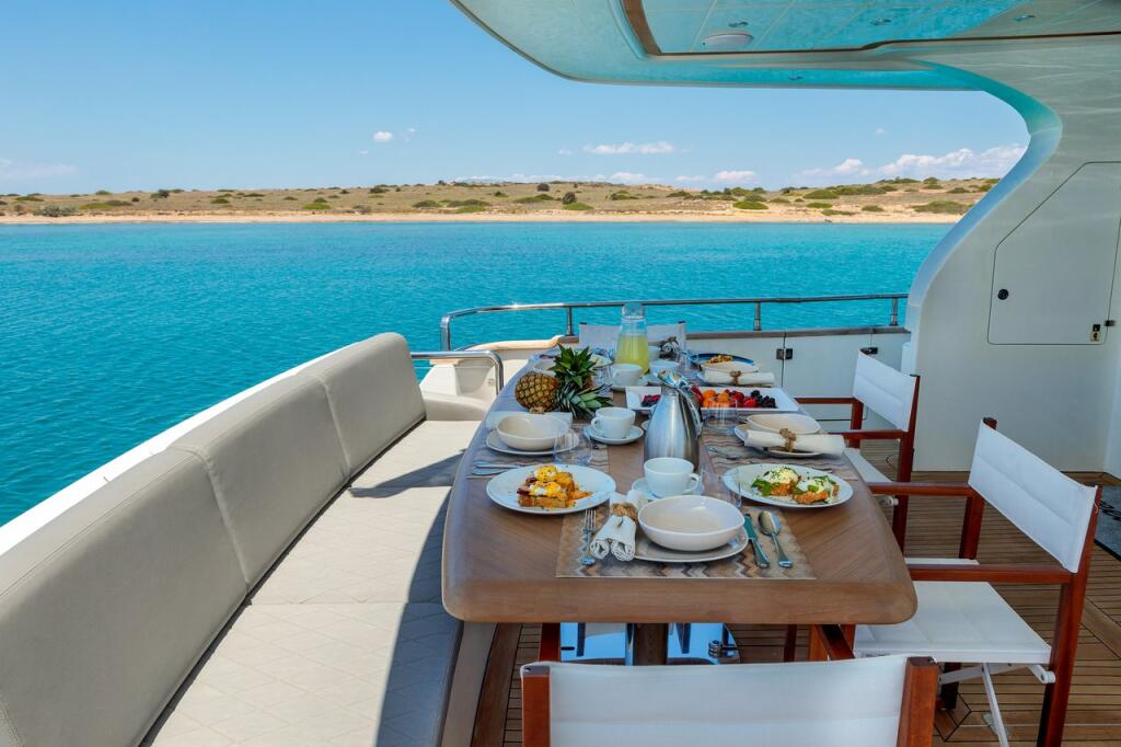 Luxus-Motoryacht 