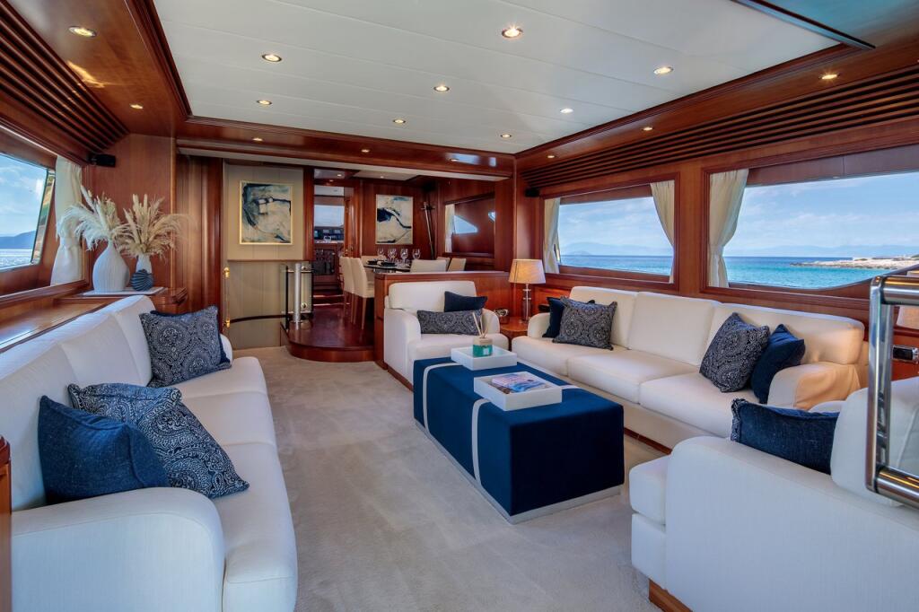 Luxus-Motoryacht 
