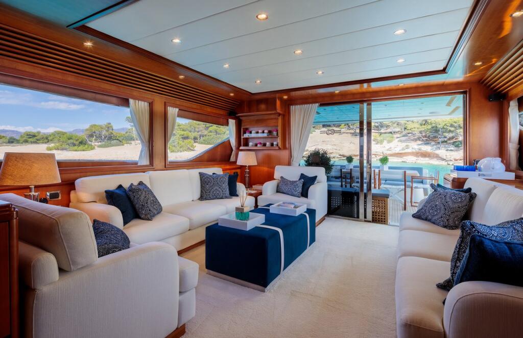 Luxus-Motoryacht 