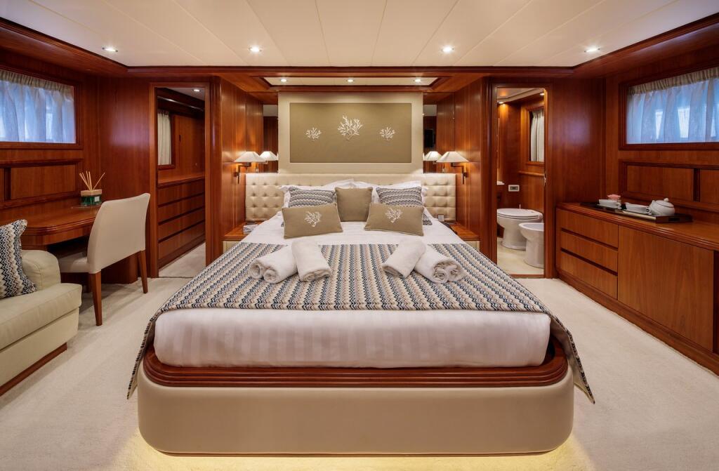 Luxus-Motoryacht 