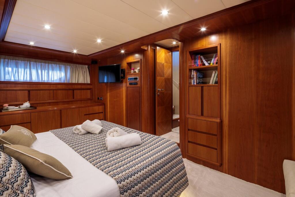 Luxus-Motoryacht 