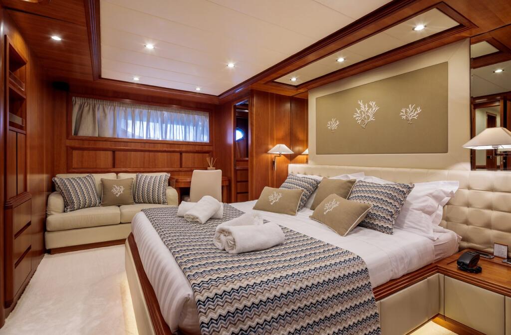 Luxus-Motoryacht 