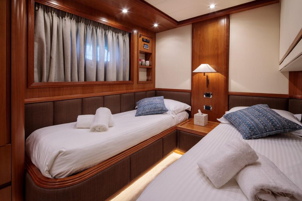Luxus-Motoryacht 
