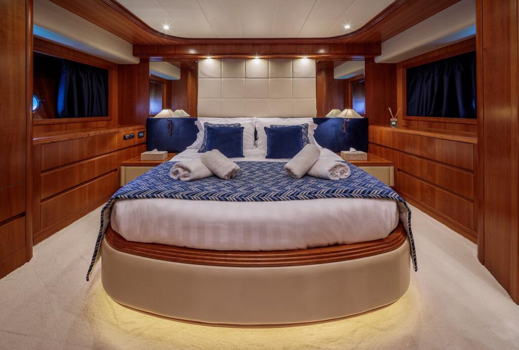 Luxus-Motoryacht 