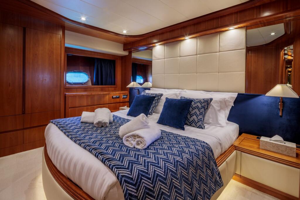 Luxus-Motoryacht 