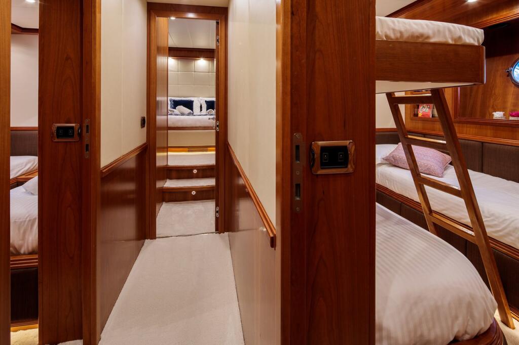 Luxus-Motoryacht 