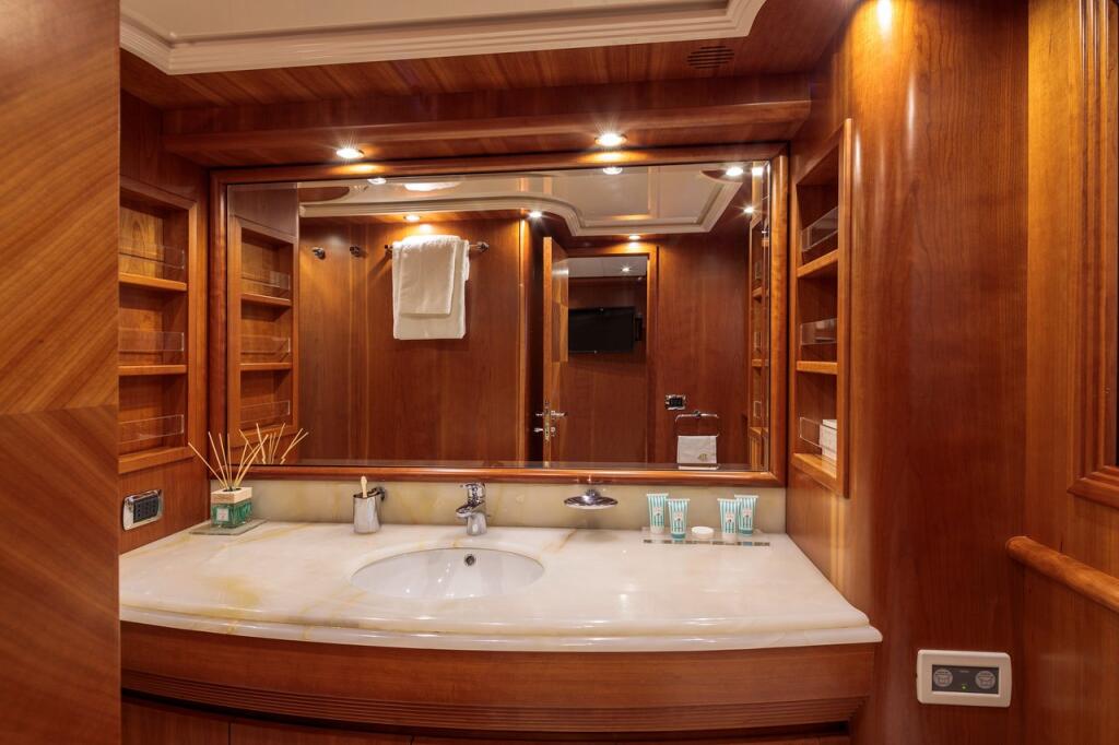 Luxus-Motoryacht 