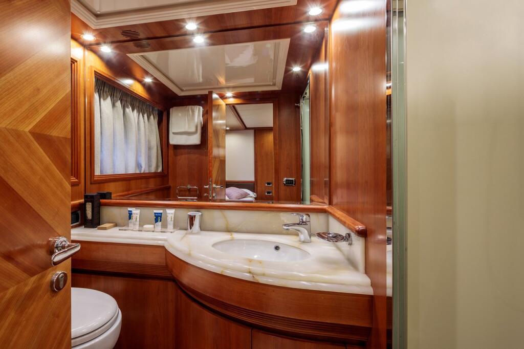 Luxus-Motoryacht 