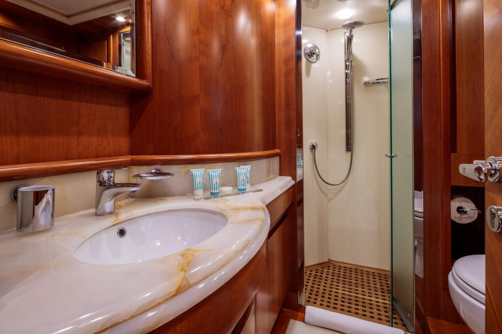 Luxus-Motoryacht 