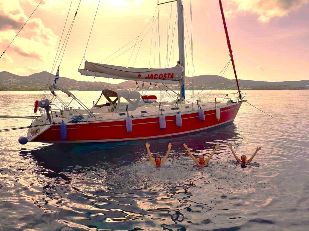 Sailing yacht 