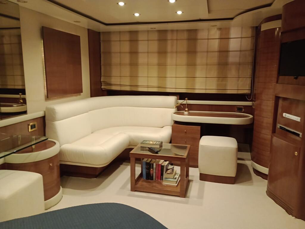 Luxury motor yacht 