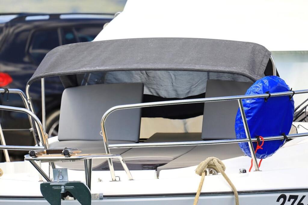 Motor boat 